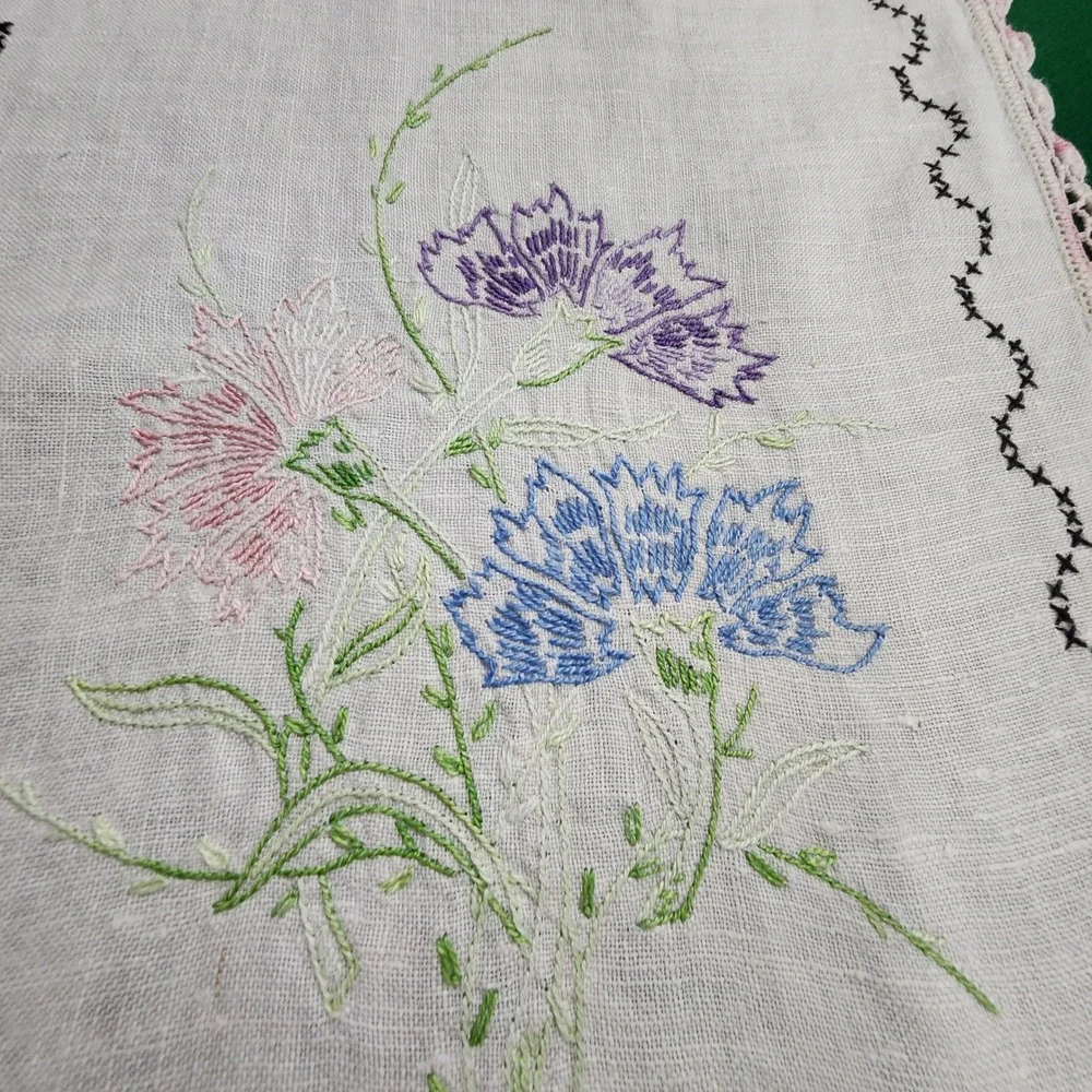 Vintage Hand Embroidered Linen Table Runner Floral Crochet Lace Trim 38x12